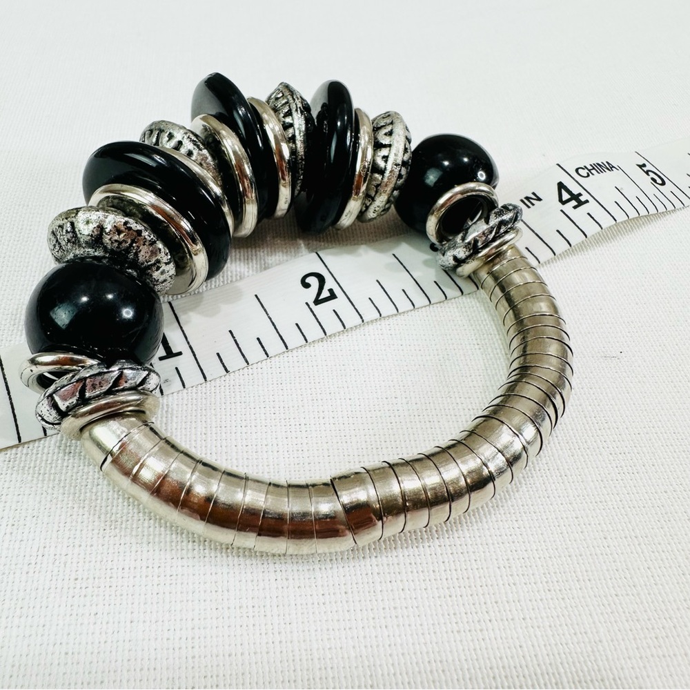 SILVER TONE BLACK BEADED BOHO CHIC STRETCH BRACELET NWOT FASHION CHUNKY GLAM ๐ค - Picture 8 of 8